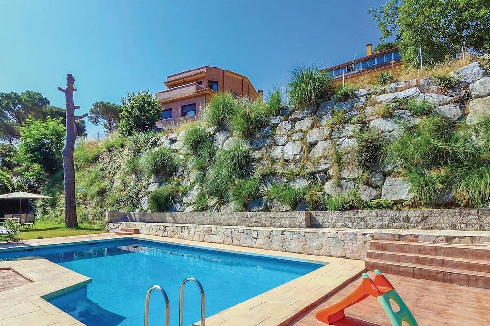 Beautiful home in St Cebria de Vallalta in San Cipriano de Vallalta, Costa del Maresme