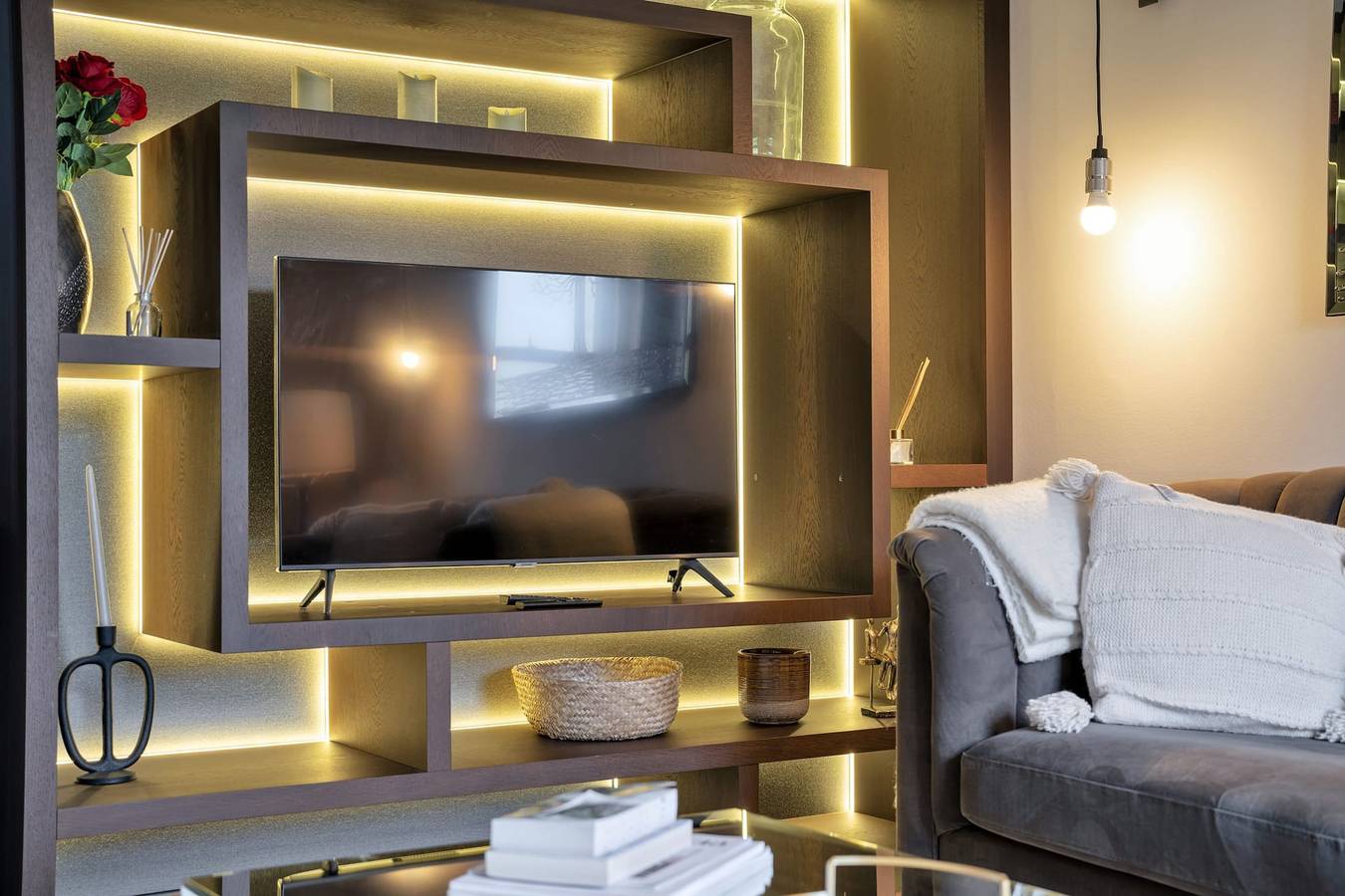Entire apartment, Deluxe-2bedroom apartment behind Harrods w Ac in Kensington and Chelsea, London