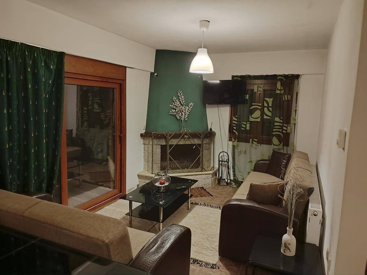 Apartamento entero, One-Bedroom Apartment with Balcony and Mountain View in Eptalofos, Región de Phocis