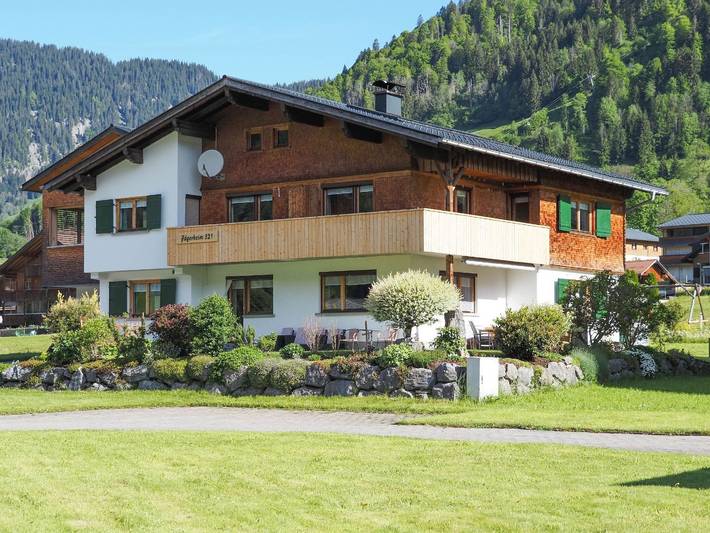 Ferienwohnung für 4 Personen, mit Balkon und Ausblick in Schoppernau