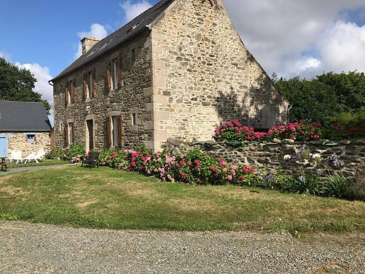 Gîte pour 2 personnes, avec jardin à Minihy-Tréguier