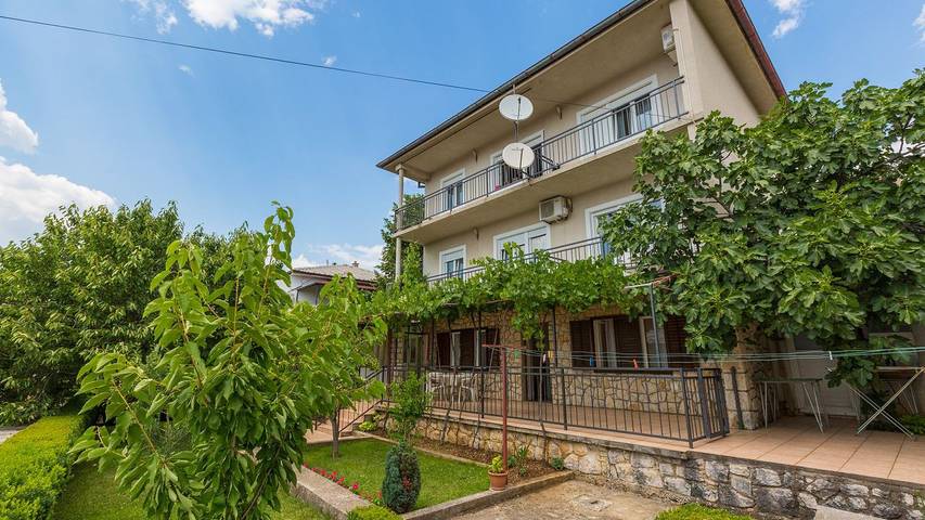 Apartament wakacyjny dla 4 osób, z ogród w Novi Vinodolski