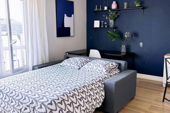 Ganze Wohnung, 3 minutes from metro, sleeps 2, and parking at Porte de Versailles 3 stars in Vanves, Hauts-de-Seine