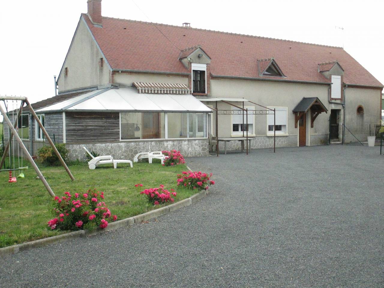 Geräumiges Ferienhaus mit Terrasse und Kamin in Waldnähe in Vieilles-Maisons-sur-Joudry, Montargis und Umgebung