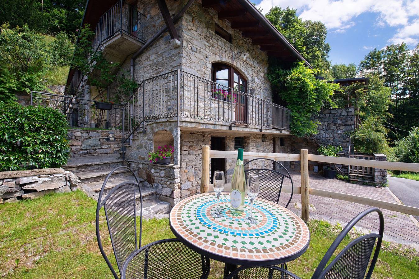 Holiday Home 'Farmhouse Of Grandfather Chek' with Mountain View and Air Conditioning in Civenna, Comune di Bellagio