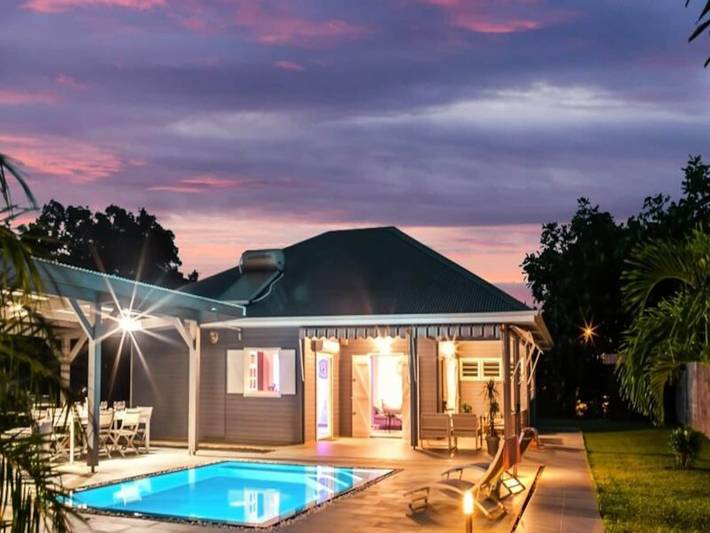 Appartement de vacances pour 6 personnes, avec piscine et jardin, adapté aux familles