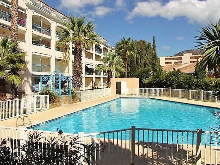 Gîte pour 4 personnes, avec piscine dans Golf Grand Jardin - 2