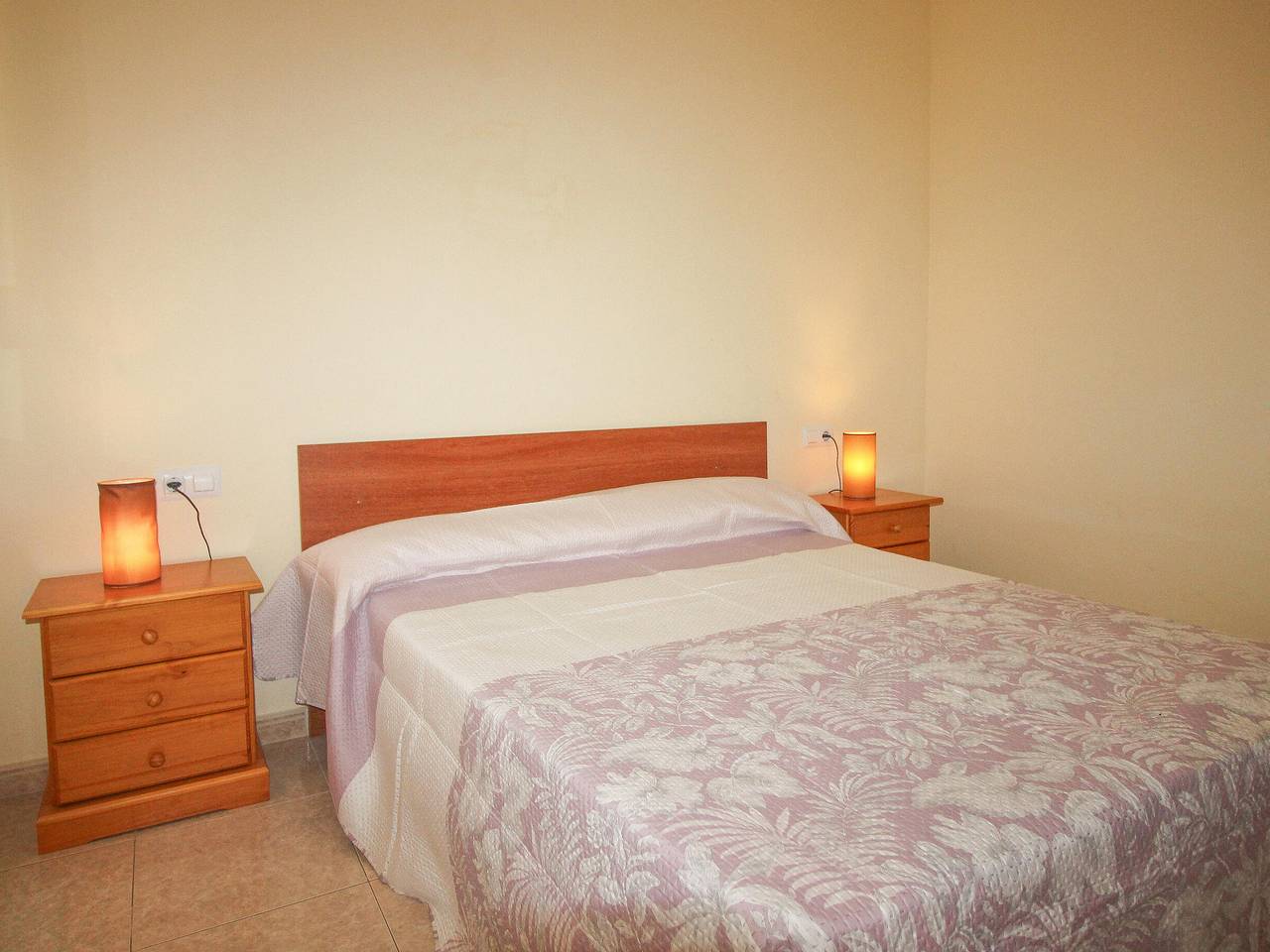 Ganze Wohnung, Gemütliche Wohnung, 100 m vom Strand entfernt, zentrumsnah, ruhige Lage, 3 Zimmer, Wlan ab Juni in Llanca, Oberampurien