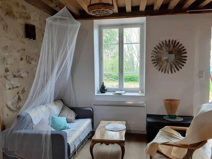 Location de vacances pour 3 personnes, avec Jacuzzi et Terrasse ainsi que Jardin et Vue à Dun-sur-Grandry