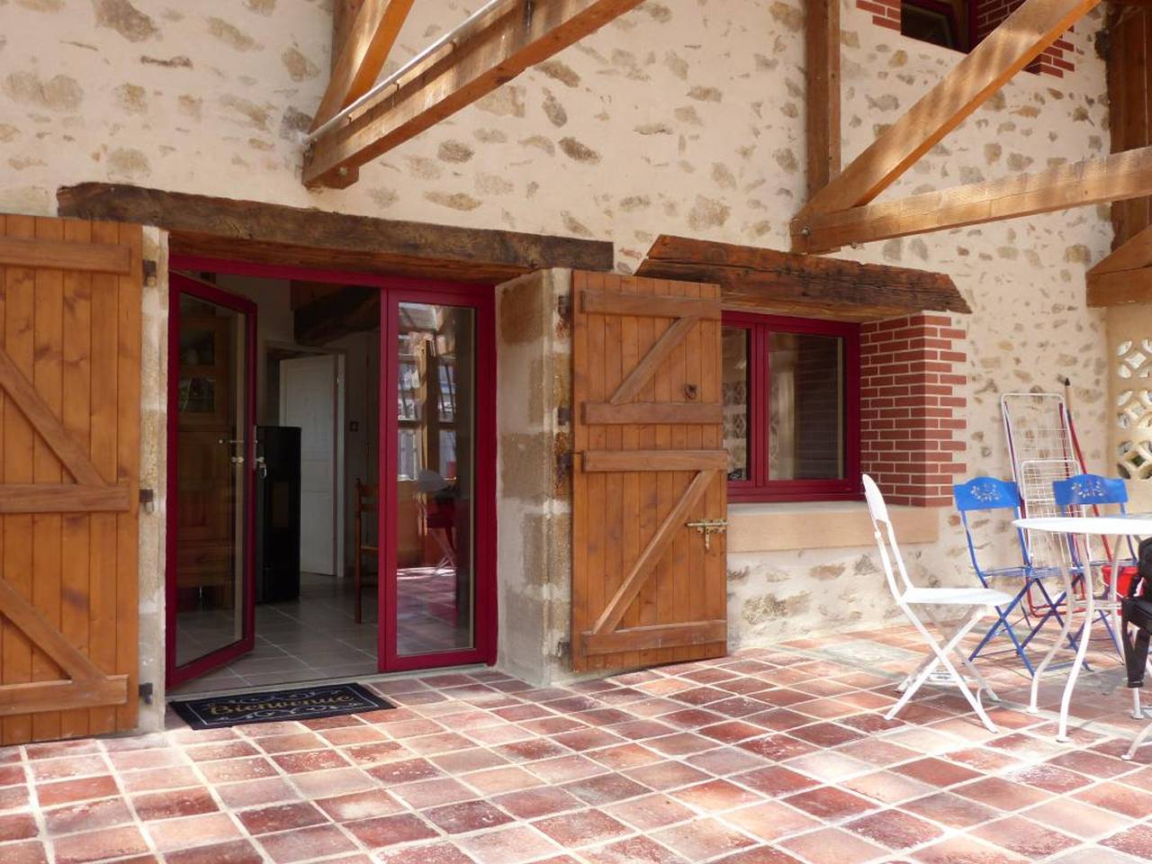 Casa rural eco restaurada con jardín, juegos para niños y estacionamiento cerca de Néris les Bains in Blomard, Región de Montluçon