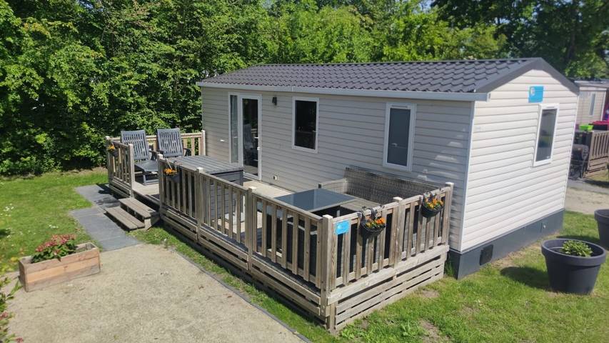 Ferienhaus für 4 Personen, mit Terrasse und Garten sowie Seeblick und Ausblick in Lauwersmeer