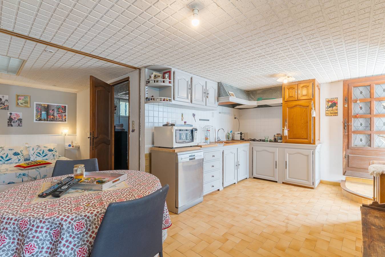 Apartamento entero, Apartamento 'Les Cerisiers' con piscina compartida, terraza compartida y Wi-Fi in APT, Parque natural regional del Luberon