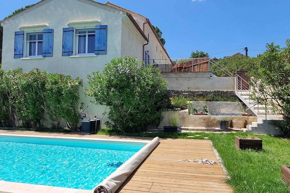 Air-conditioned house in a fully renovated farmhouse 5' from the Ardèche. in Saint-Julien-de-Peyrolas, Nimes region