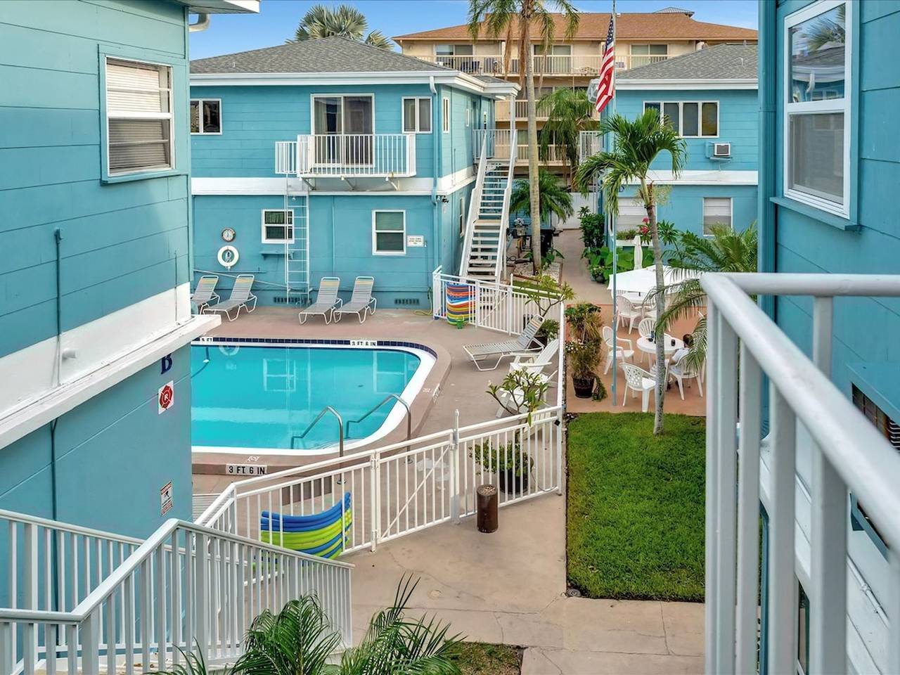 Entire studio, Beach 2 blocks away Heated Pool Waterview Suite in Clearwater Beach, Clearwater