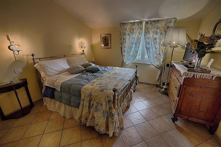 Charmante 6-Schlafzimmer-Villa mit Pool, Terrasse & Ausblick – Todi in Todi, Perugia Provinz