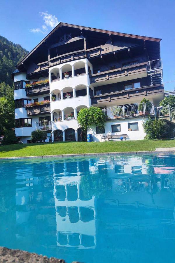 Bed and Breakfast für 2 Personen, mit Terrasse und Garten sowie Pool und Ausblick in Münster (Tirol)