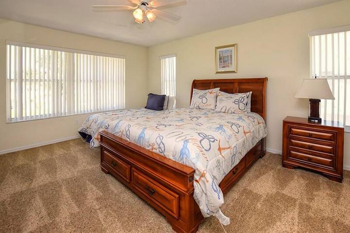 Vacation rental for 11 people, with balcony and yard as well as pool in Ponce Inlet