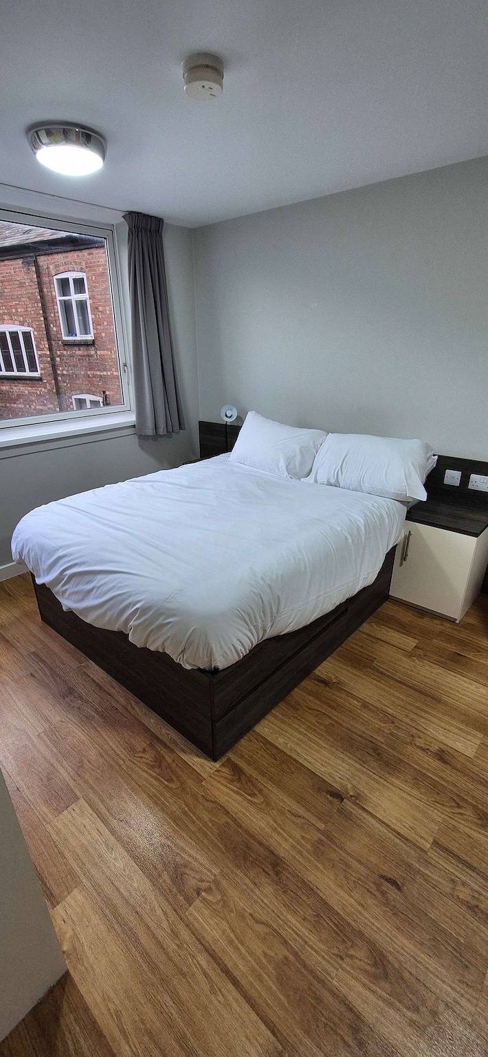 Entire studio, Modern Budget Double Studio in Central Nottingham in Nottingham, East Midlands