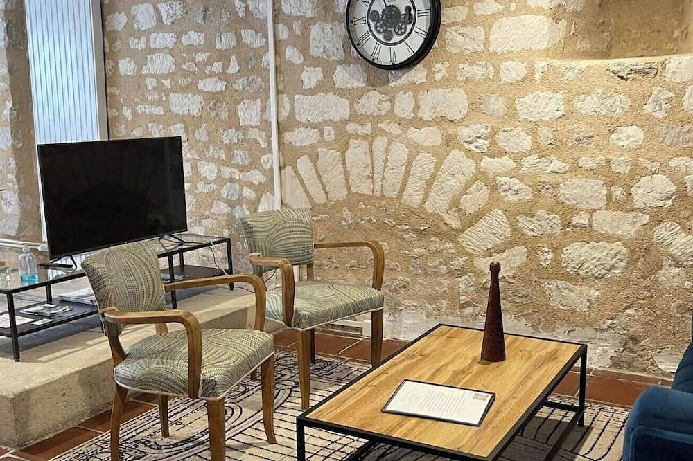 Ganze Wohnung, L'Atelier-Apartment-Superior-Ensuite mit Dusche-Stadtblick in Auxerre, Auxerre und Umgebung