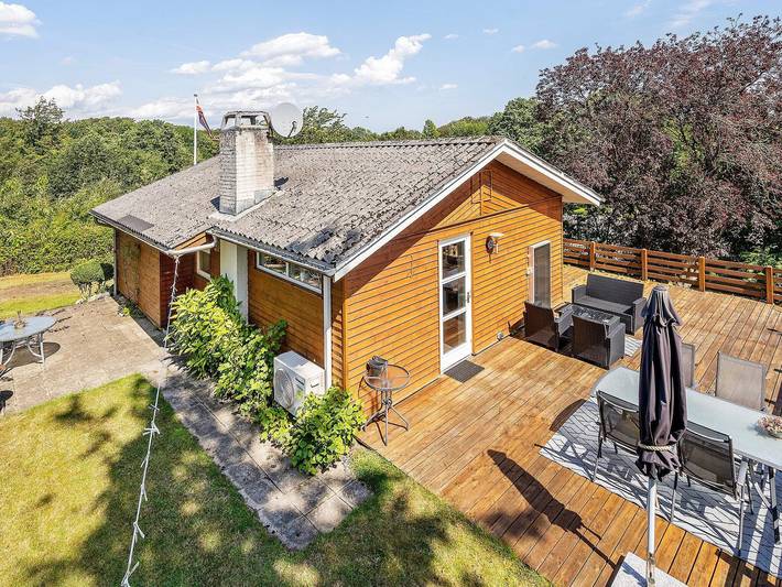 Ferienhaus für 4 Personen, mit Terrasse und Garten in Loddenhøj