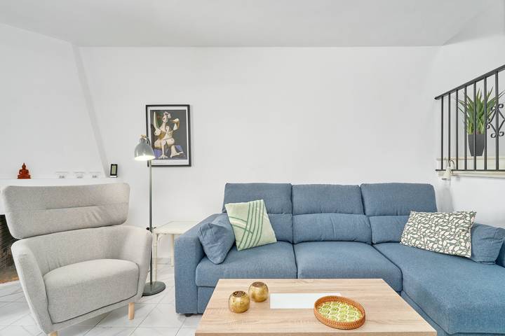 Casa de vacaciones 'Casa Andalucía' con vistas al mar, Wi-Fi y aire acondicionado in Urbanización Tropicana, Nerja
