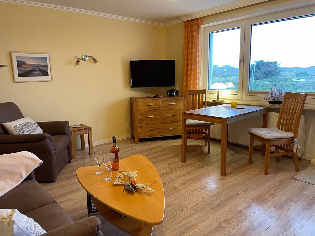 Entire apartment, "Quisisana Fewo am Strandübergang" with North Sea View, Wi-Fi in Westerland, Sylt (Gemeinde)