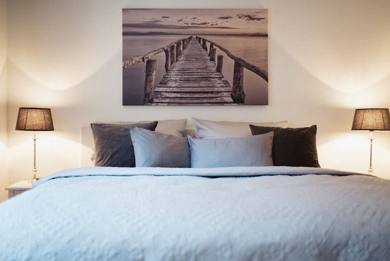 Ganze Wohnung, Moderne Ferienwohnung mit Terrasse im Herzen von Husum, nah am Strand und Bahnhof in Husum Hafen, Husum