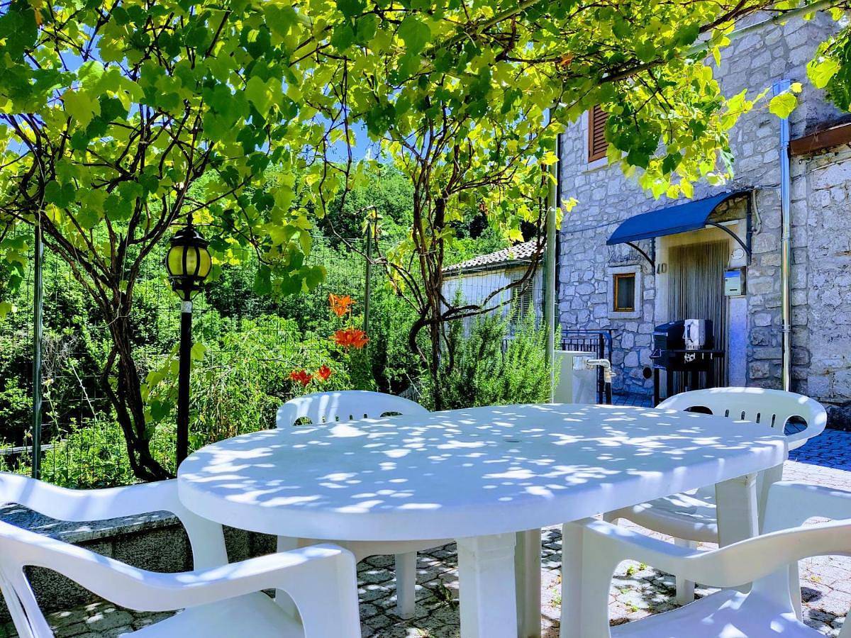 Casa rustica con terrazza e barbecue in Sessano del Molise, Provincia d'Isernia