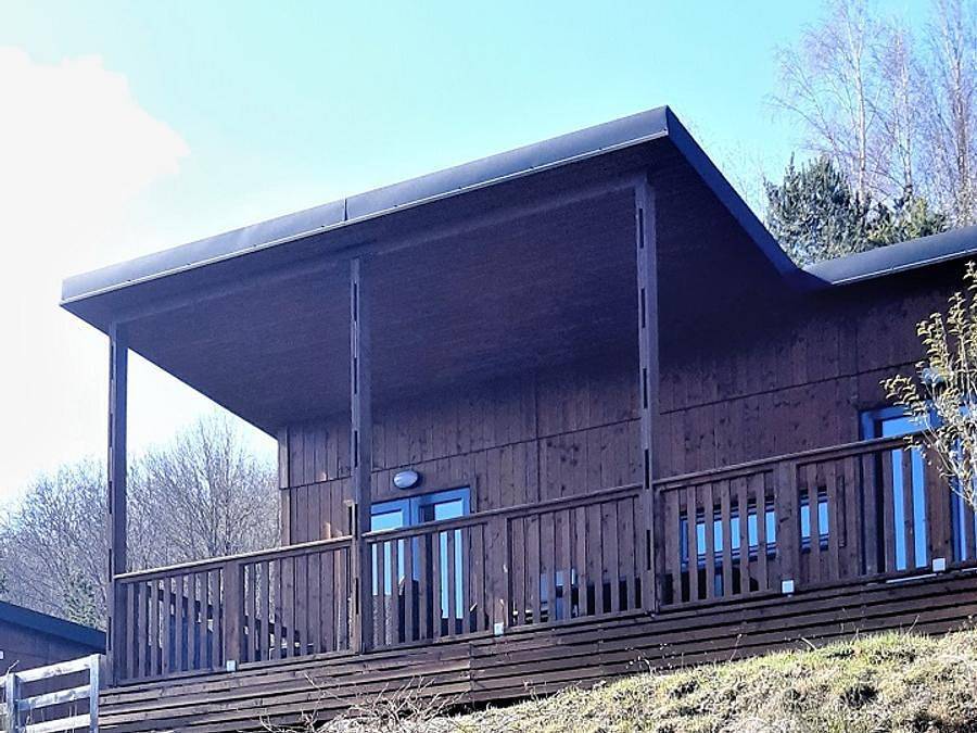 Flower Camping Le Belvédère - Chalet 6 personen - Premium Chalet Belvedere mit Seeblick - 3 Schlafzimmer und 2 Bäder in Neuvéglise, Region Saint-Flour