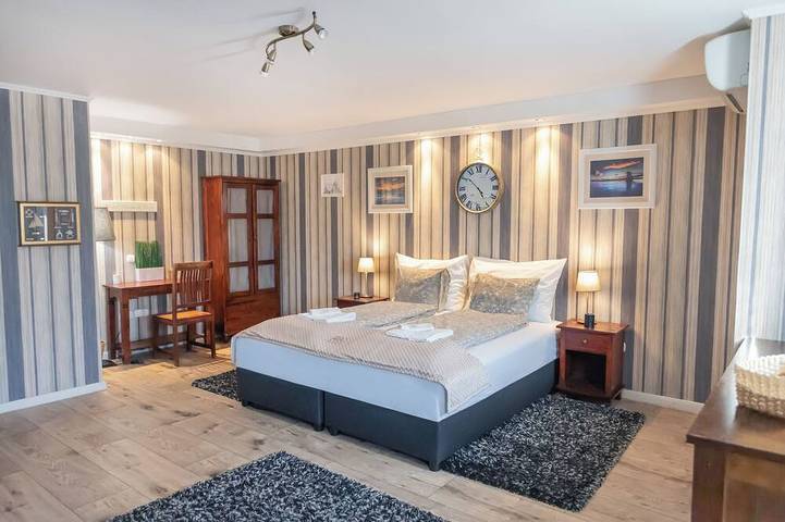 Ferienhaus für 26 Personen, mit Balkon und Whirlpool sowie Garten und Sauna in Budapest - 2