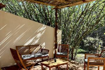 Gîte pour 4 personnes, avec terrasse ainsi que jardin et piscine à Lecci