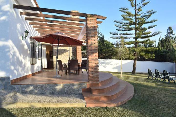 Chalet para 6 personas, con piscina además de jardín y jacuzzi en La Janda - 4