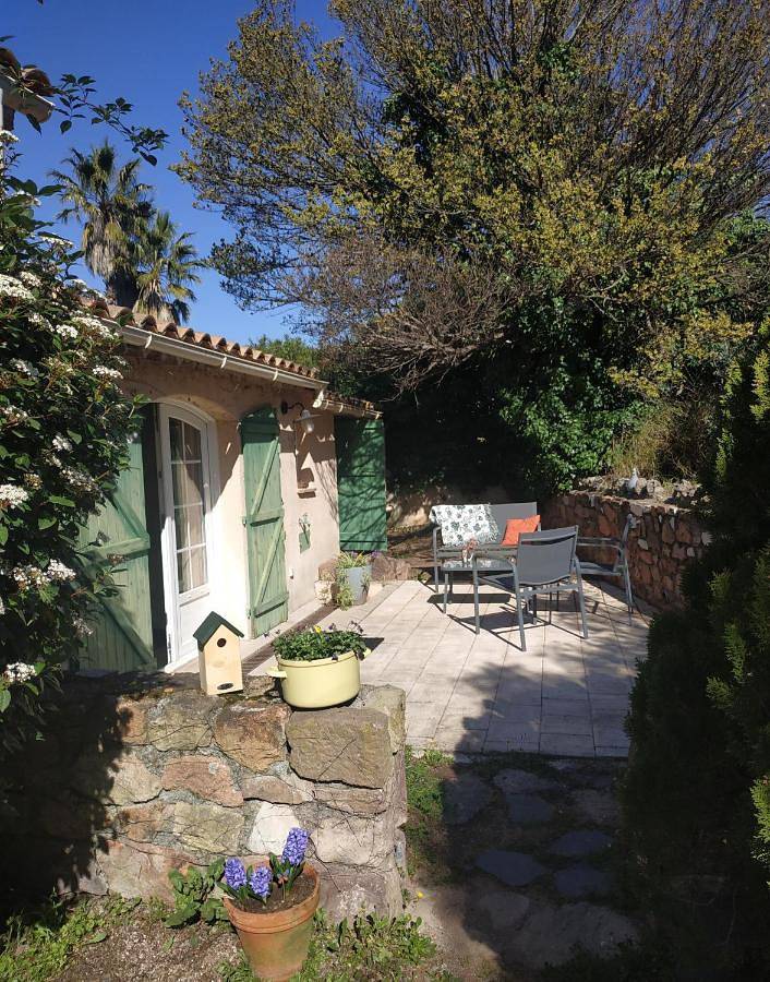Location de vacances pour 2 personnes, avec terrasse et jardin à Puget-sur-Argens - 3