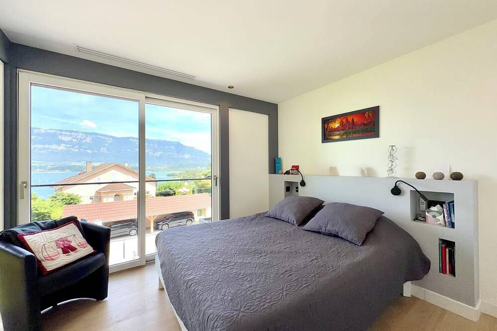 Villa 6 p Piscine à 5 mn à pied du lac in Le Bourget-du-Lac, Région de Chambéry