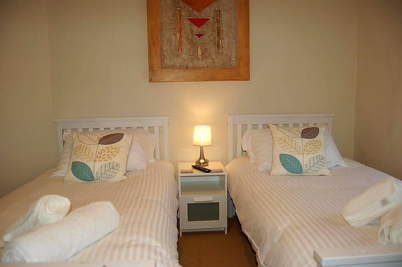 Small Double Room with Private Bathrooom in Tywyn, Snowdonia