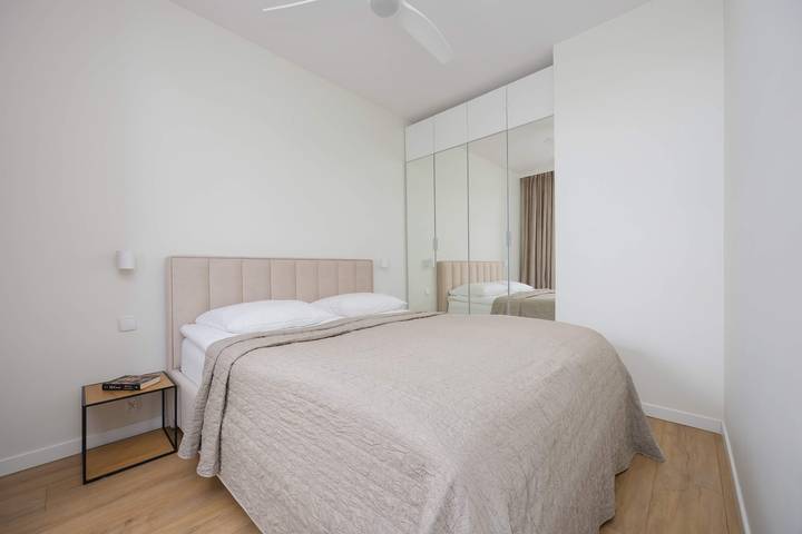 Ganze Wohnung, Modern Apartment on the Lake | Balcony with a View in Masowien