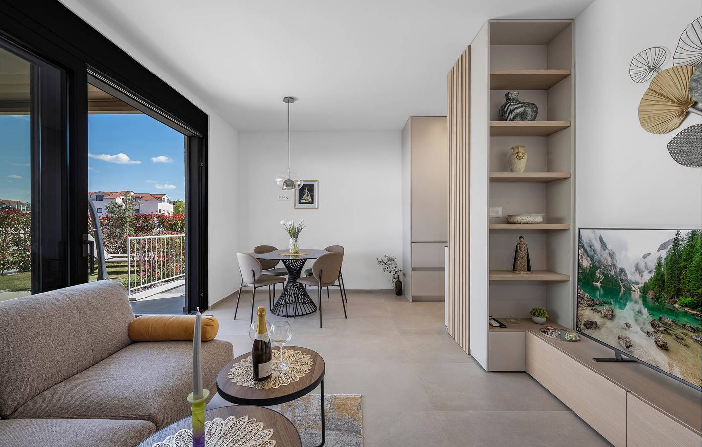 Entire holiday apartment, Seaside Retreat: Modern 2BR Apartment with Terrace & Garage, 1km to Beach in Sibenik, Šibenik-Knin