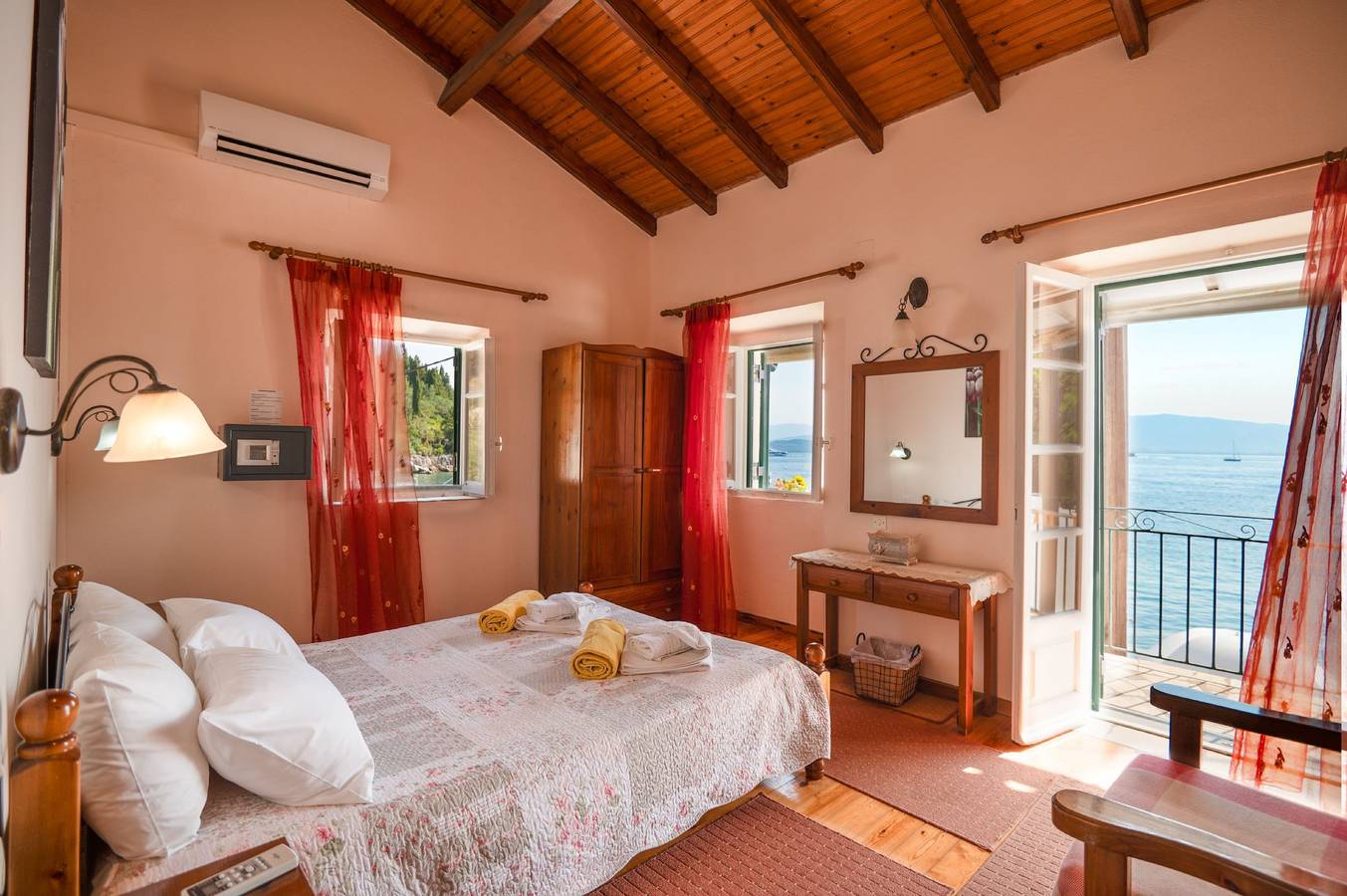 Appartement entier, Appartement de vacances pour 5 personnes avec balcon in Corfou