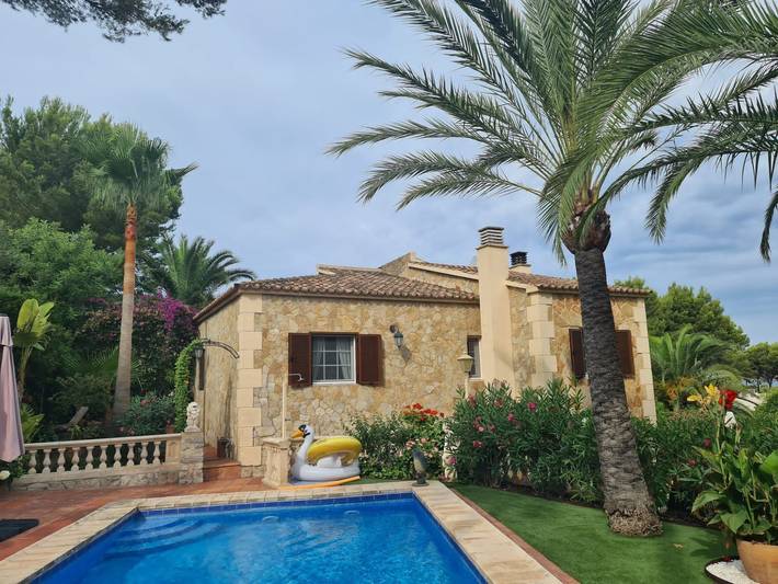 Casa vacanza per 4 persone, con Terrazza e Giardino nonché Piscina a Santa Ponsa