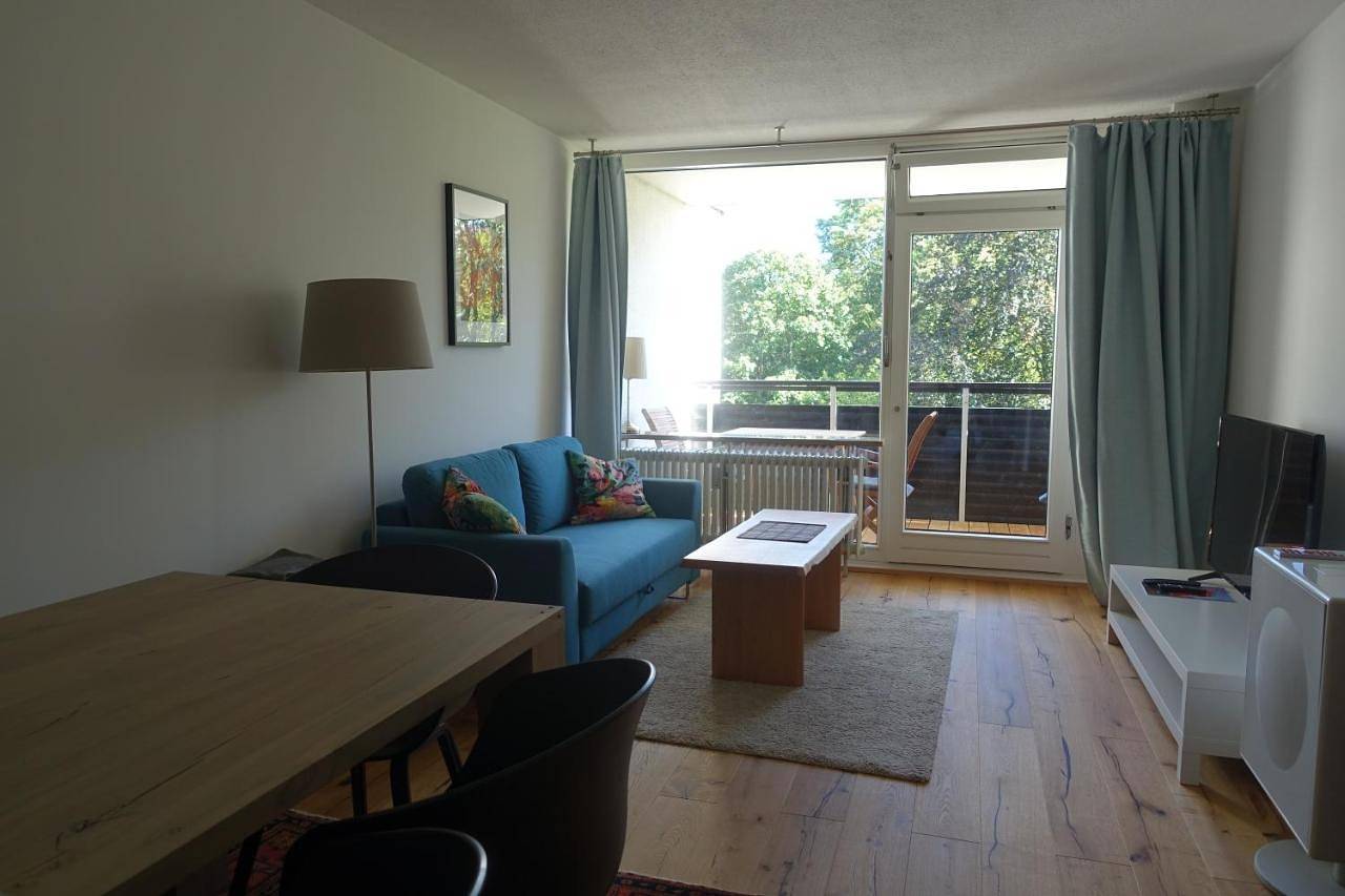 Ganze Wohnung, Apartment with Balcony in Pöcking, Starnberger See
