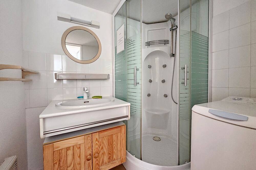 Cottage Near Beach with Pool, Terrace & Pets Allowed in Beauvoir-sur-Mer, Vendée