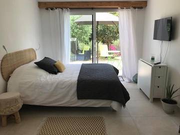 Gîte pour 2 personnes, avec terrasse ainsi que jardin et piscine à Trans-en-Provence