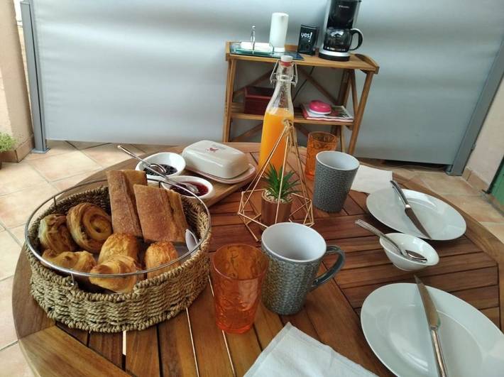 Gîte pour 2 personnes, avec vue ainsi que piscine et jardin à Flassans-sur-Issole - 3