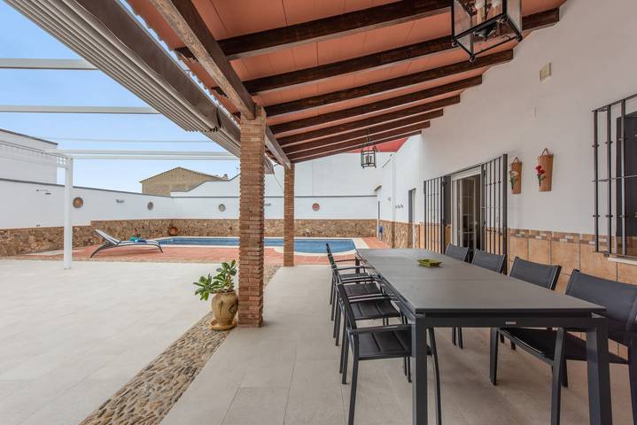 Casa Jade – Geräumiges Haus mit Pool und Grill in Fuente de Piedra in Málaga Provinz