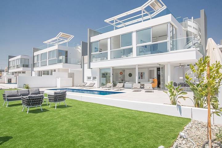 Chalet para 8 personas, con jardín además de terraza y piscina - 1