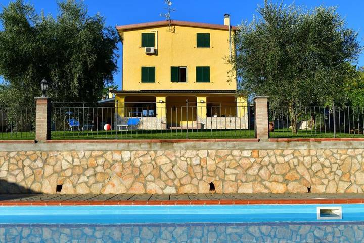 B&b per 3 persone, con Terrazza e Giardino nonché Piscina a Zagarolo