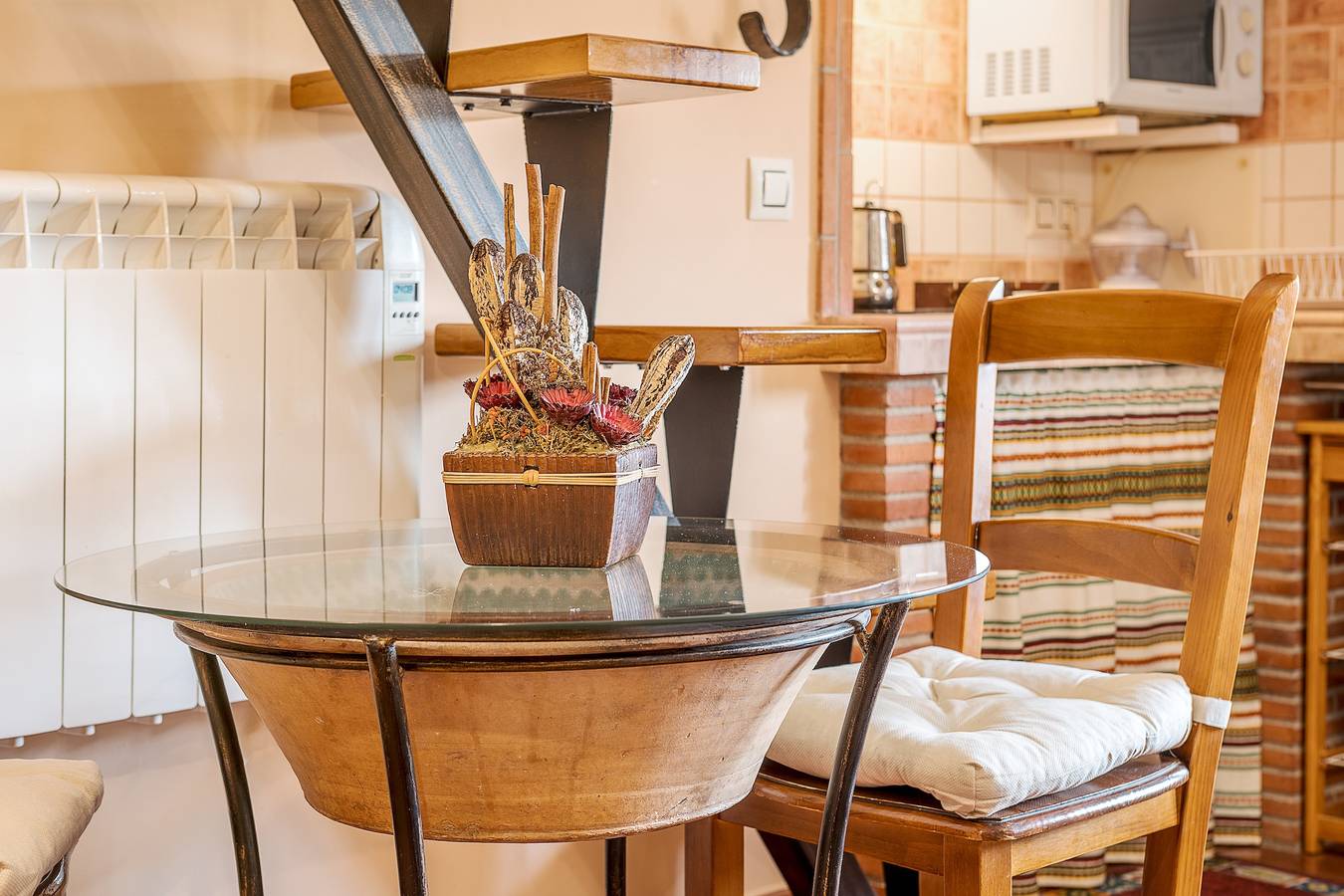 Appartement entier, Appartement 'Tomillo' avec vue sur la montagne, Wi-Fi et climatisation in Hinojares, Parc naturel des sierras de Cazorla et Segura