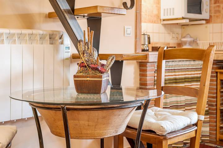 Apartamento entero, Apartamento 'Tomillo' con vistas a la montaña, Wi-Fi y aire acondicionado in Hinojares, Parque natural de las Sierras de Cazorla y Segura