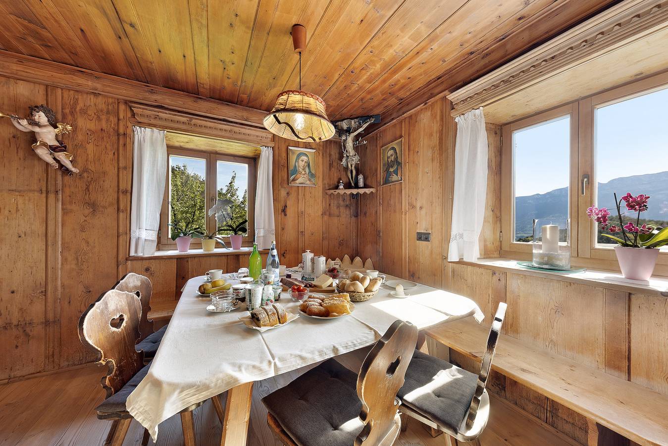 Entire apartment, Apartment 'Moar im Rumsein - Etschblick' with Mountain View, Garden, Playground & Wi-Fi in Jenesien, Sarntal Alps