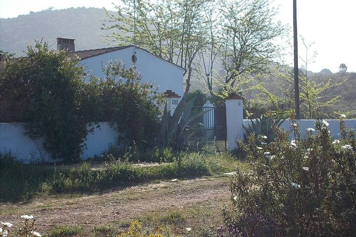 Vakantiehuis voor 5 personen, with zwembad and tuin as well as whirlpool in Extremadura